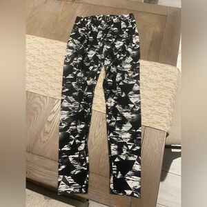 Black and White Geometric Leggings